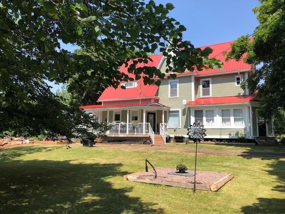 The Doctors Inn New Brunswick Apartment in Prince Edward County