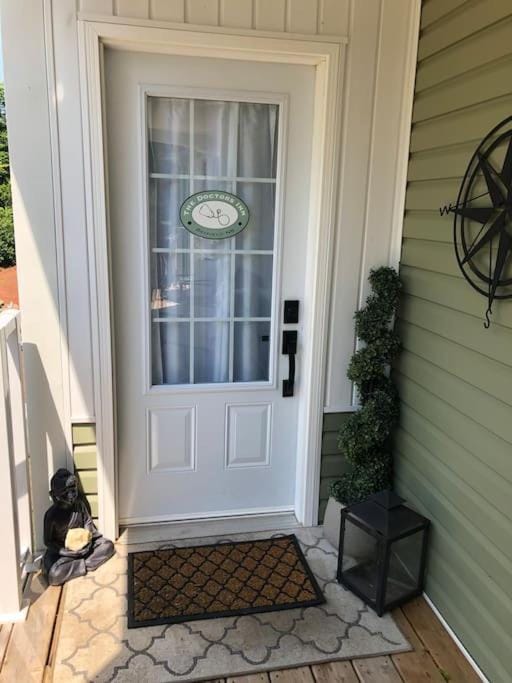 The Doctors Inn New Brunswick Apartment in Prince Edward County