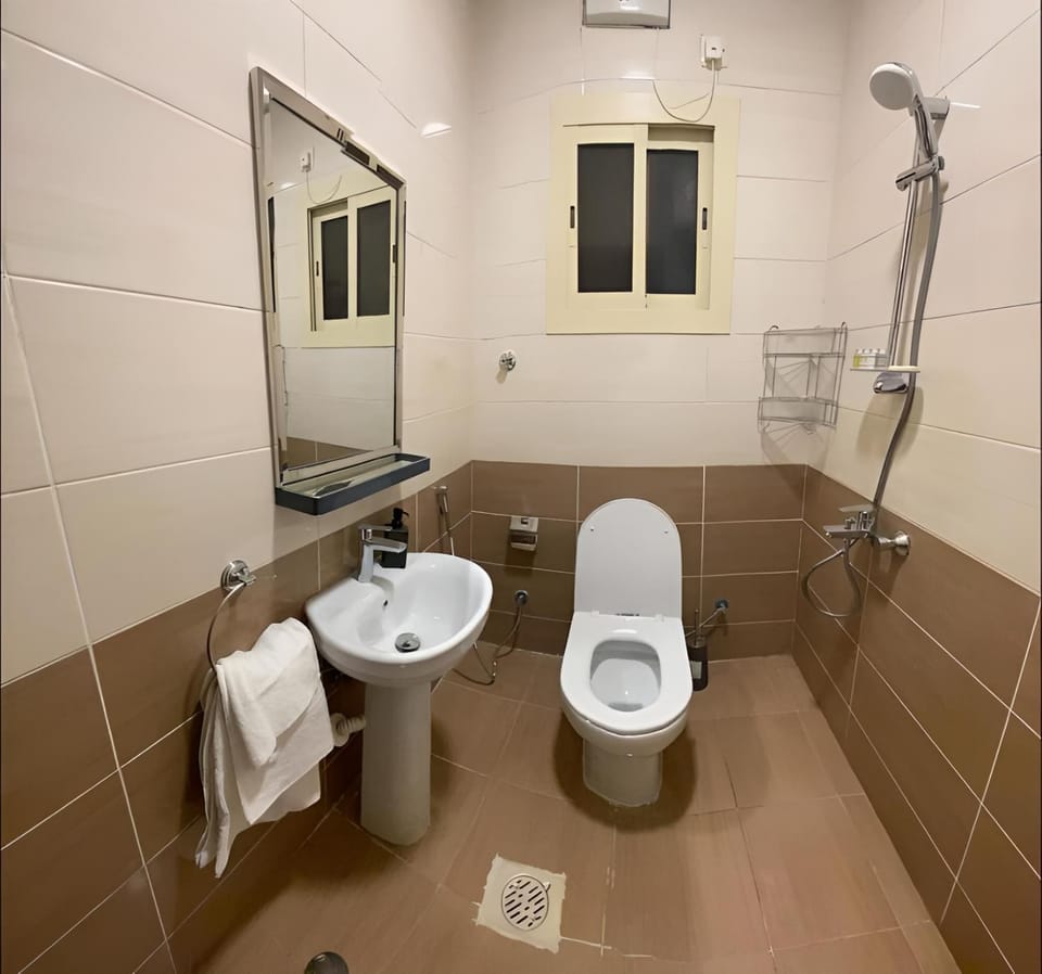 Shower, Toilet, Bathroom, bidet, towels