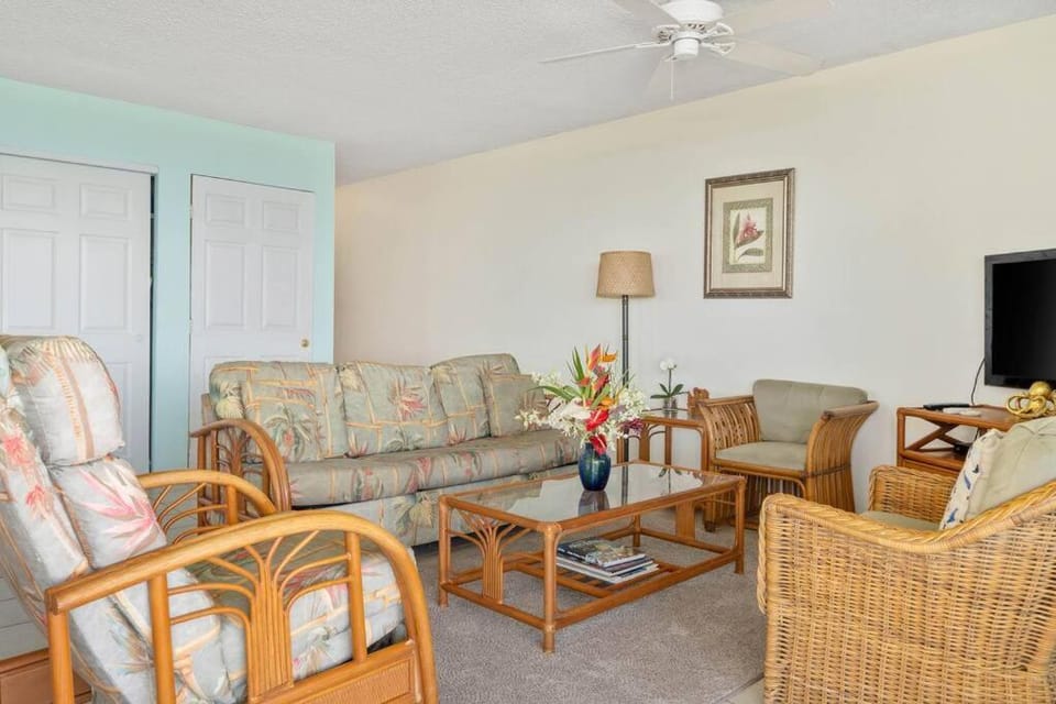 Step Into the Ocean from your Lanai @ Kona Reef D-8 House in Holualoa