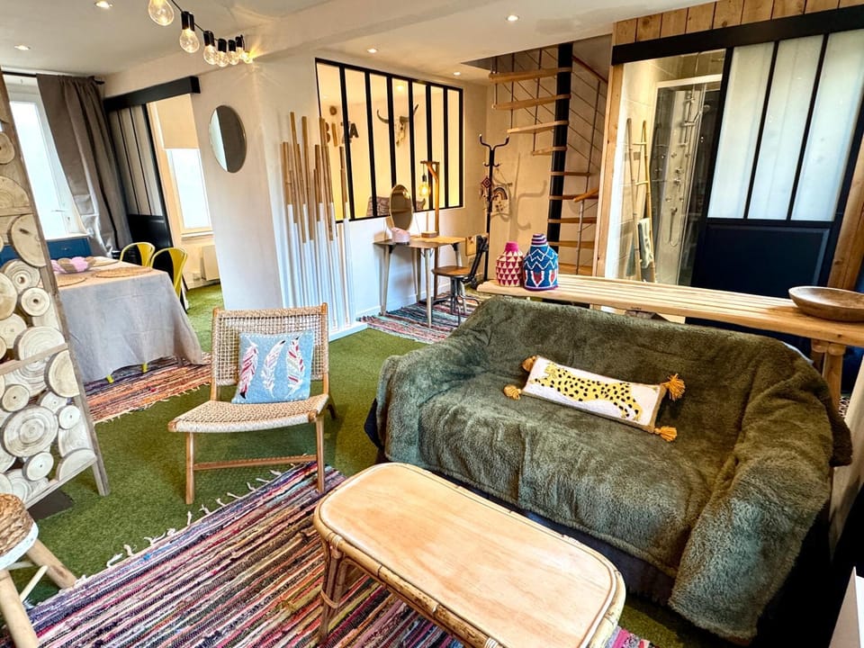 Communal lounge/ TV room, Living room, Seating area