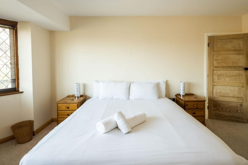 Elegant 2BD House with Garden and Decked Patio House in London Borough of Southwark