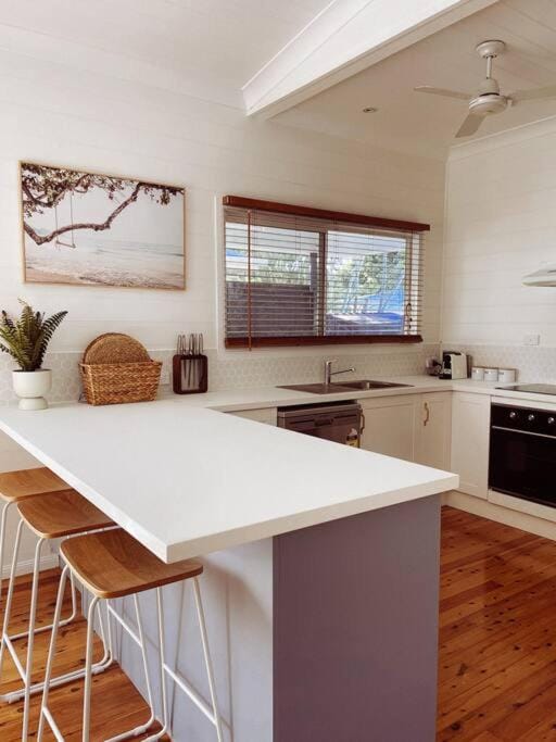 Kitchen or kitchenette, minibar, pet friendly, stove