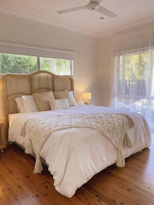 Bed, Bedroom, fireplace