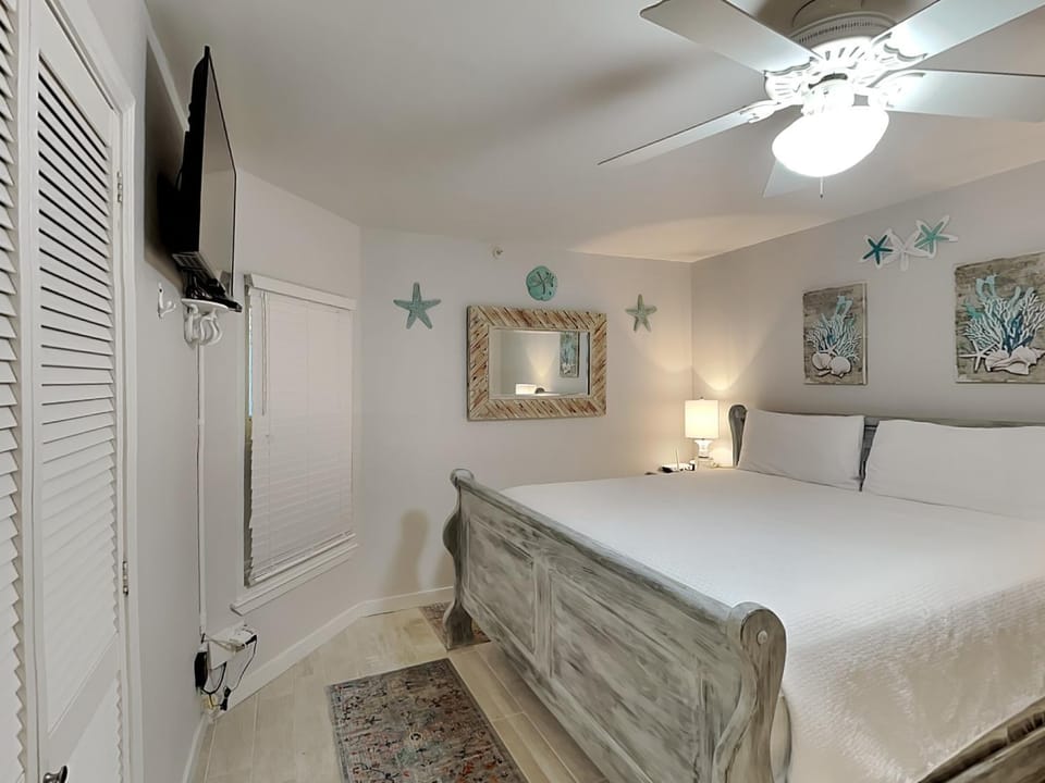 Bed, TV and multimedia, Bedroom, furniture, wardrobe