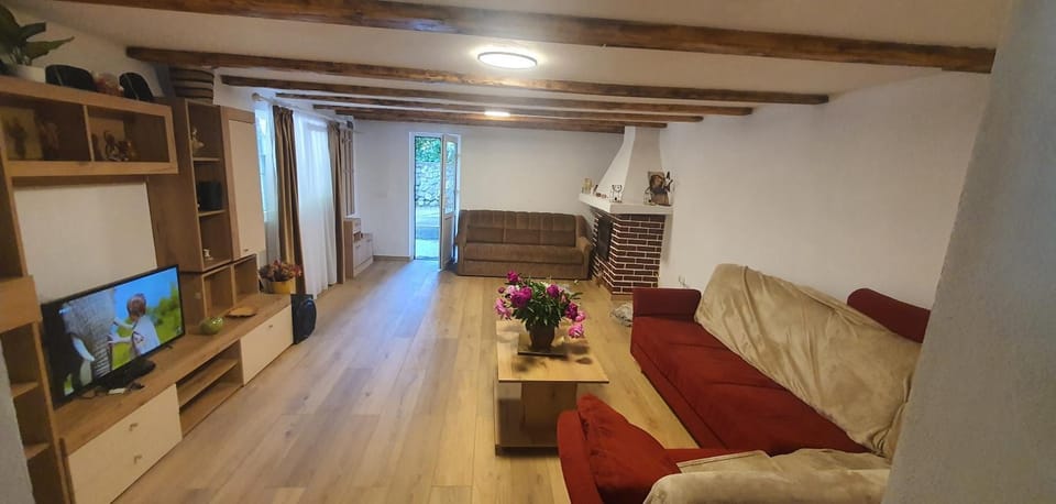 Communal lounge/ TV room