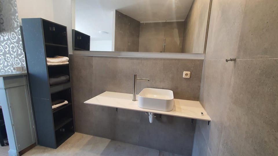 Shower, Bathroom, towels