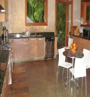 Darbin ~ Country House in Cannes