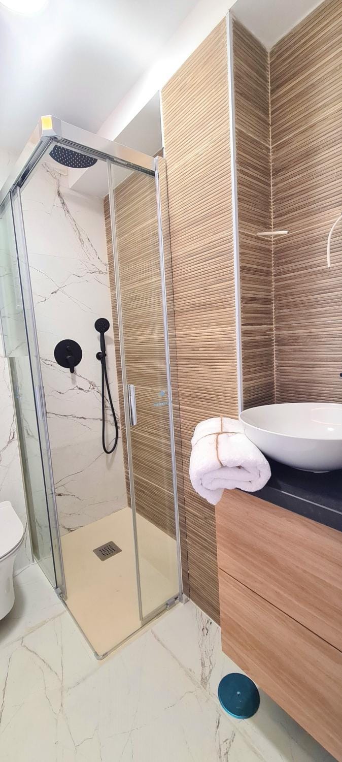 Shower, Bathroom, towels