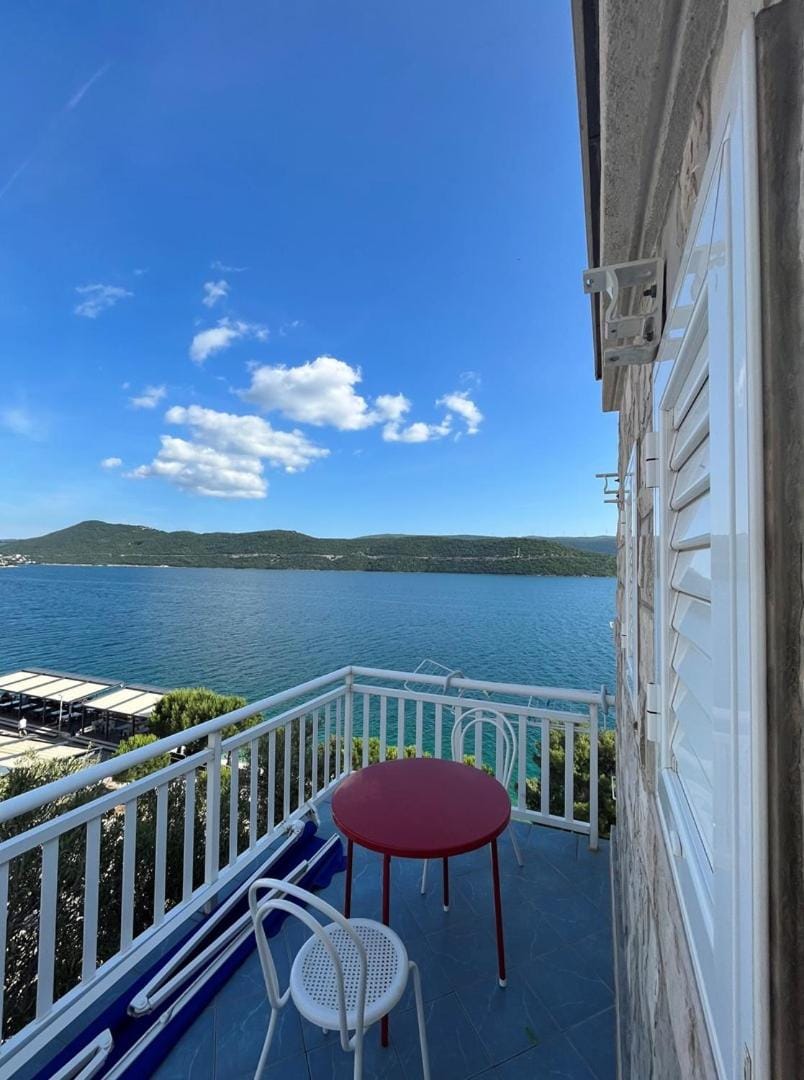 Villa Bianca with private Beach and Parking Bed and Breakfast in Neum