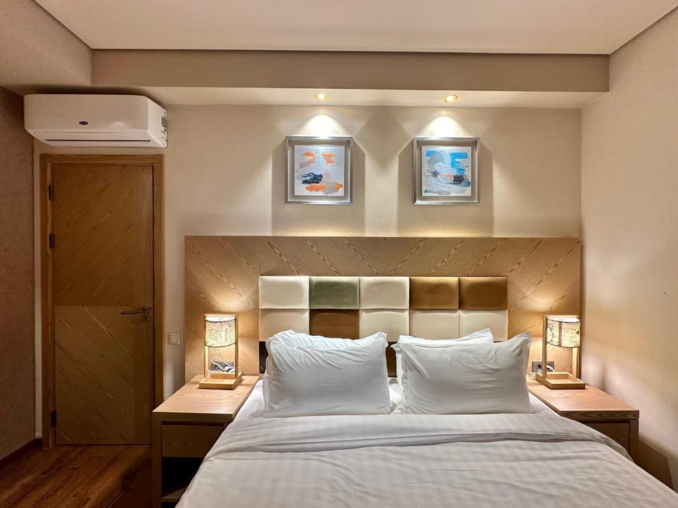 Bed, Photo of the whole room, Bedroom, wardrobe, air conditioner