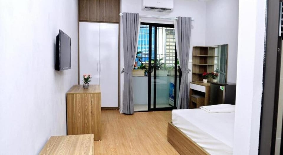 TV and multimedia, Photo of the whole room, Decorative detail, Seating area, Bedroom, wardrobe, air conditioner