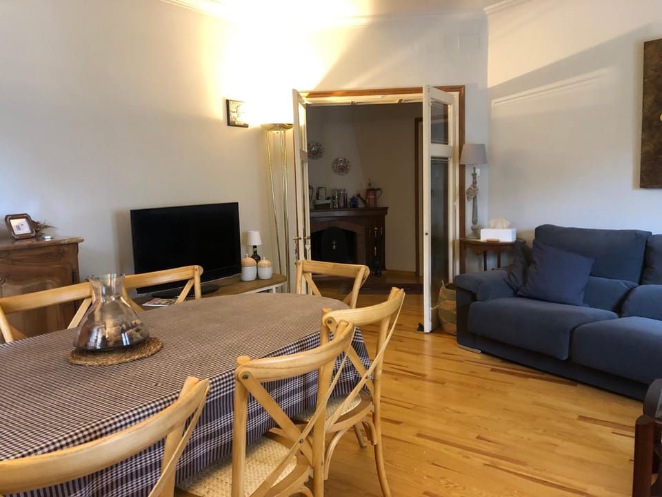 Maison Biscuit. Apartament a la plaça de la vila Apartment in Camprodon