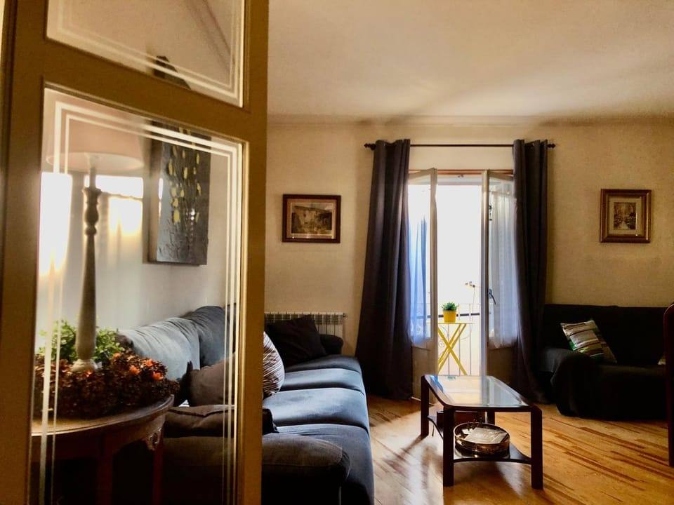 Maison Biscuit. Apartament a la plaça de la vila Apartment in Camprodon