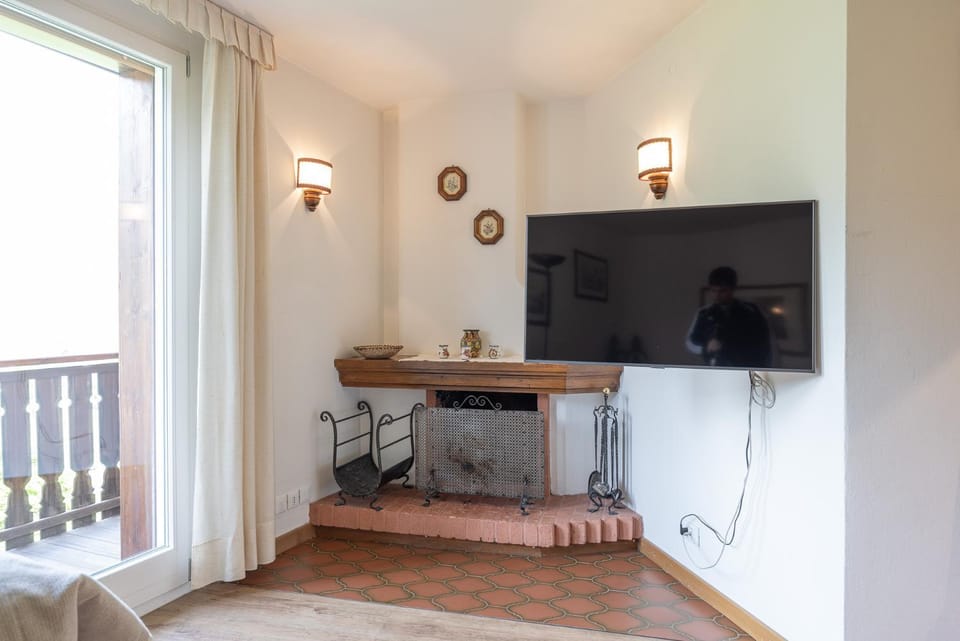 Communal lounge/ TV room, Living room