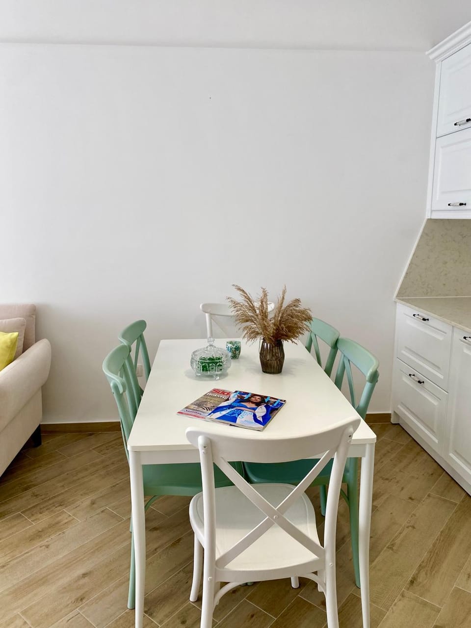 Seating area, Dining area