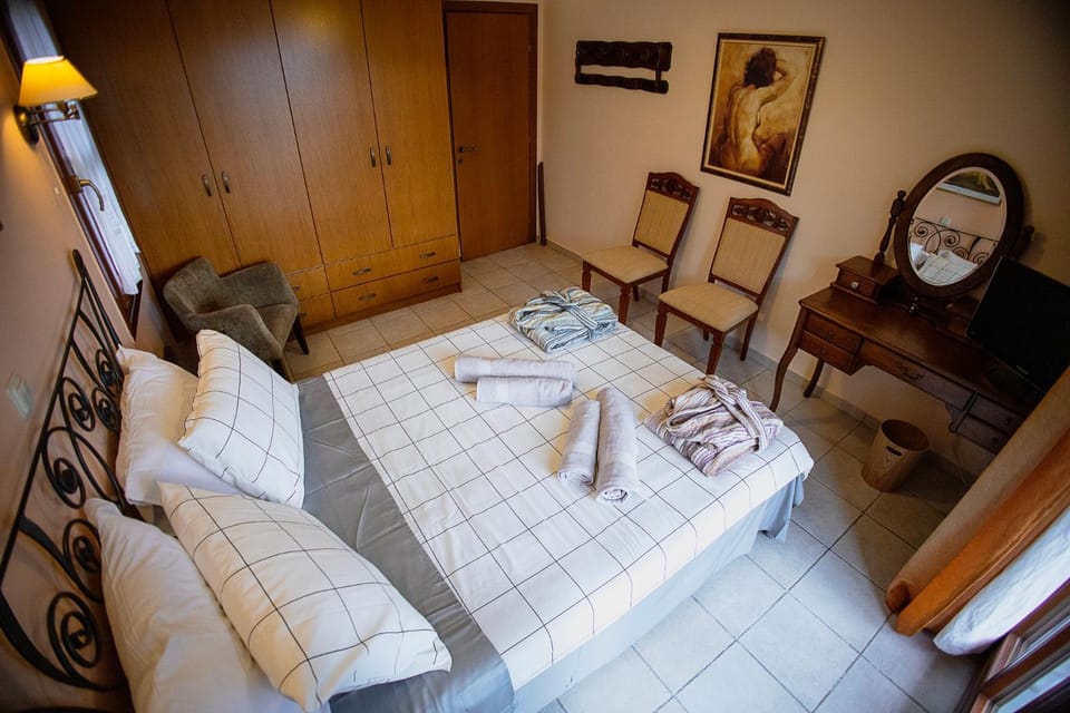Bed, Photo of the whole room, Bedroom, towels, wardrobe