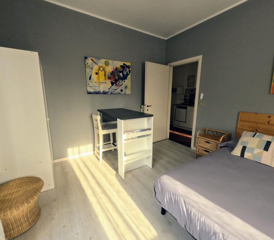 Photo of the whole room, Dining area, Bedroom