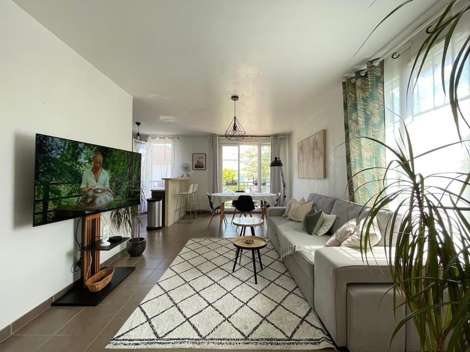 Communal lounge/ TV room, Living room