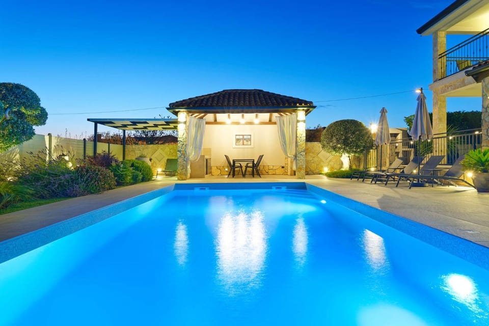 Pool view, Swimming pool
