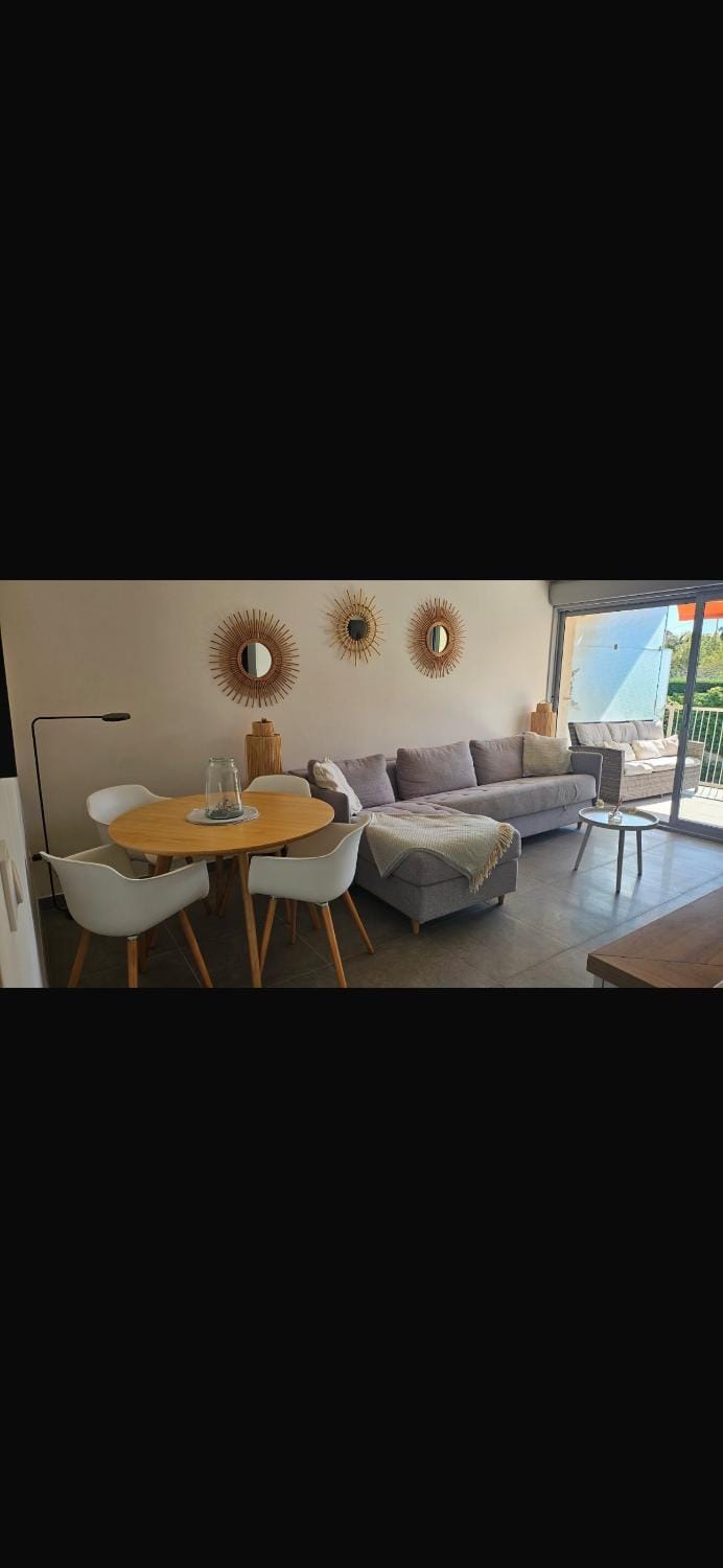 appt St Tropez ,magnifique T2, 2 piscines ,terrasse, emplacement ideal ,front de mer,parking , à 2 pas du centre ville , magnifique résidence Apartment in Saint-Tropez