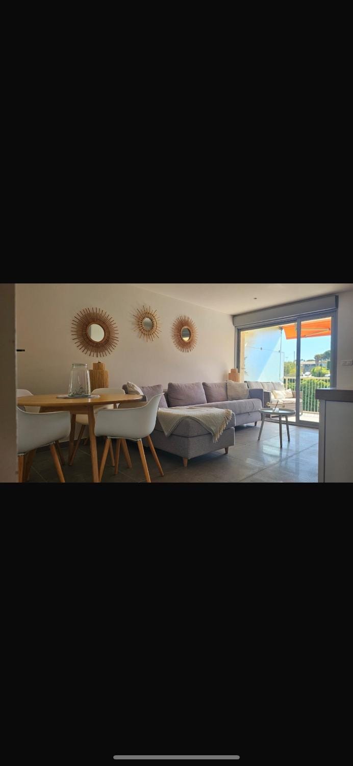 appt St Tropez ,magnifique T2, 2 piscines ,terrasse, emplacement ideal ,front de mer,parking , à 2 pas du centre ville , magnifique résidence Apartment in Saint-Tropez