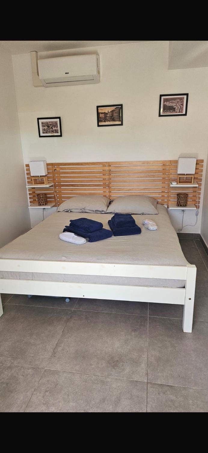 appt St Tropez ,magnifique T2, 2 piscines ,terrasse, emplacement ideal ,front de mer,parking , à 2 pas du centre ville , magnifique résidence Apartment in Saint-Tropez