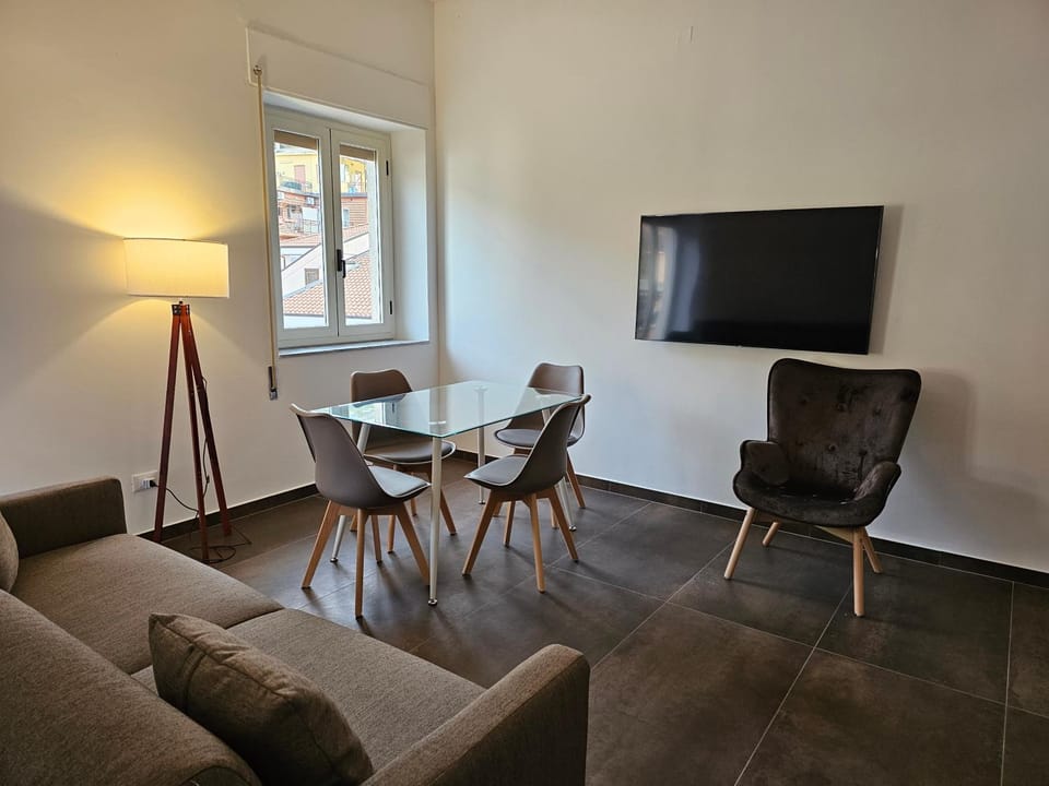 TV and multimedia, Living room, Evening entertainment