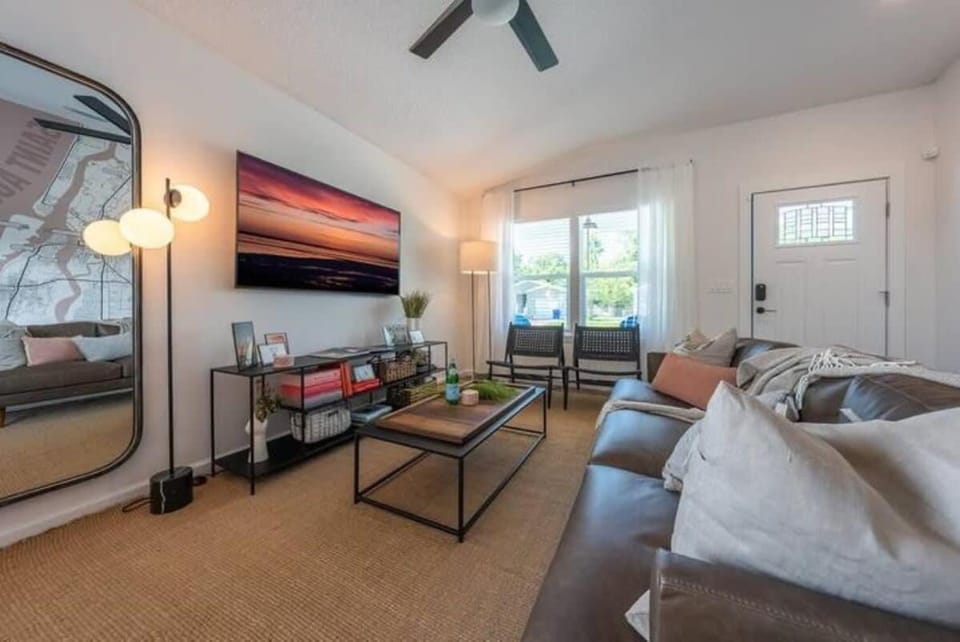 Luxury Bungalow in STA Pet friendly House in Saint Augustine