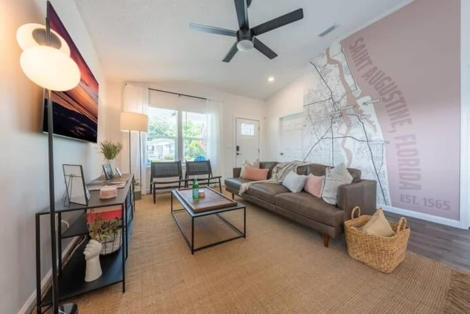 Luxury Bungalow in STA Pet friendly House in Saint Augustine