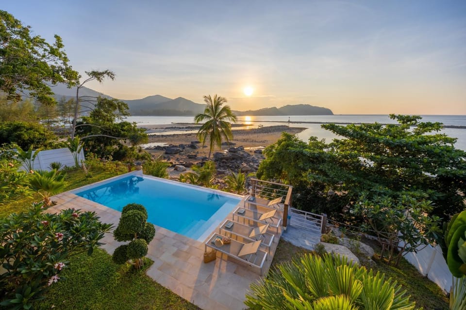 Day, Natural landscape, Beach, Sea view, Swimming pool, Sunset, sunbed