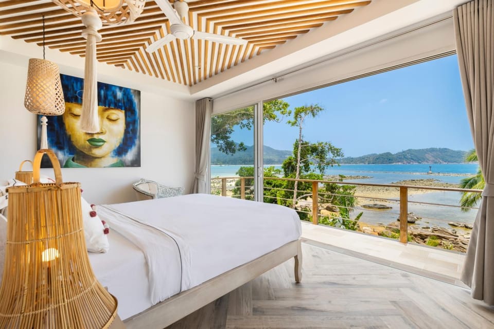 Bed, View (from property/room), Balcony/Terrace, Photo of the whole room, Decorative detail, Bedroom, Sea view