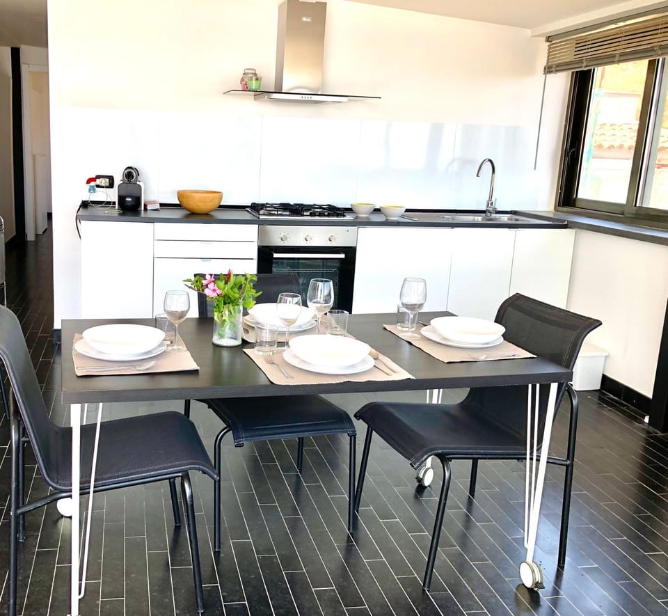 Kitchen or kitchenette, Dining area, pet friendly, stove