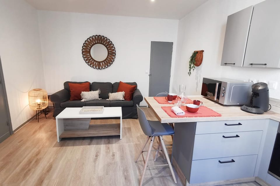 Living room, Photo of the whole room, Seating area, Dining area, minibar