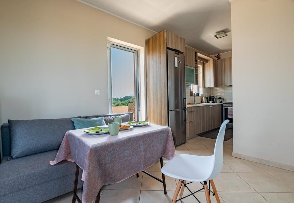 Kitchen or kitchenette, Living room, Seating area, Dining area, pet friendly