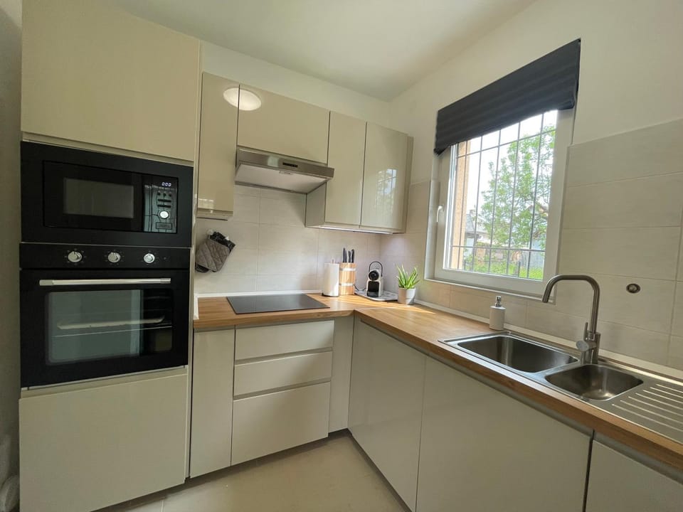 Coffee/tea facilities, Kitchen or kitchenette, minibar, pet friendly, stove