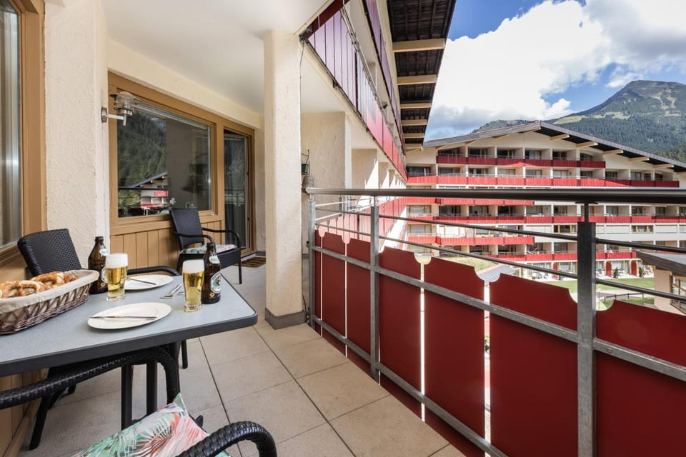 View (from property/room), Balcony/Terrace, Mountain view