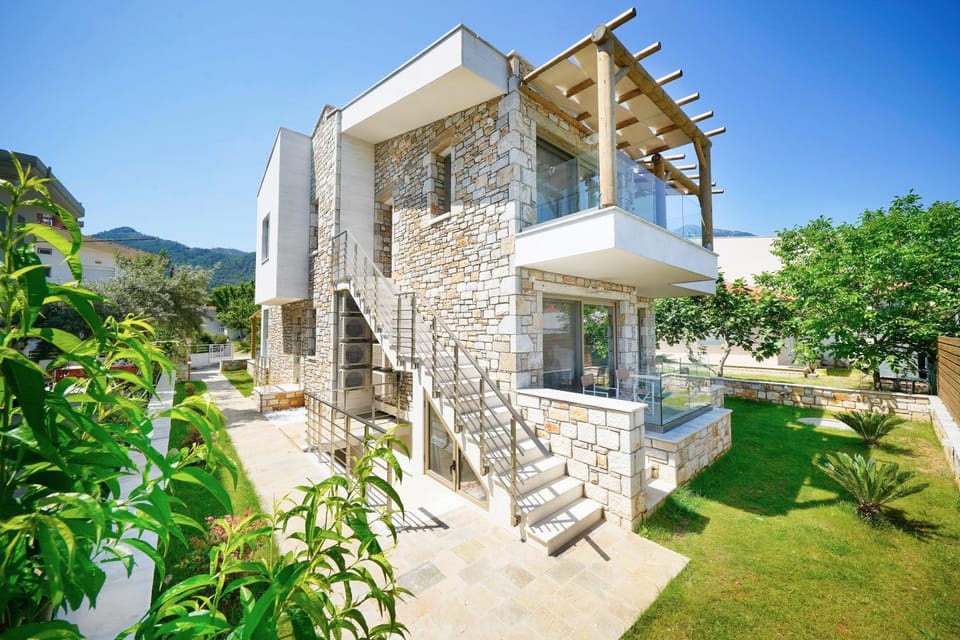 Property building, Day, Garden, Balcony/Terrace, Garden view