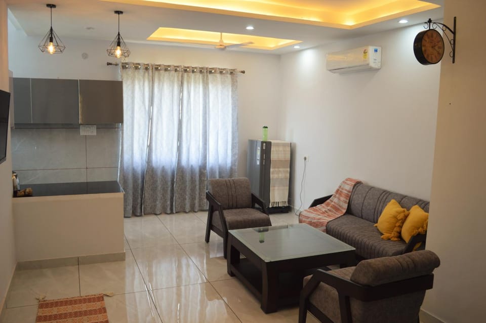 TV and multimedia, Kitchen or kitchenette, Living room, Seating area, air conditioner