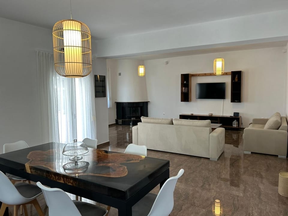 Living room, Dining area