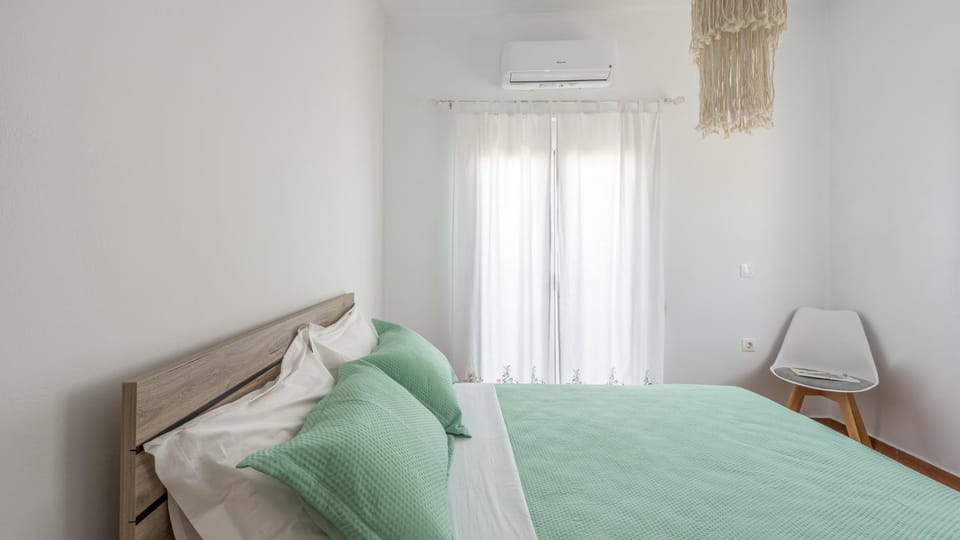 Bed, Bedroom, air conditioner