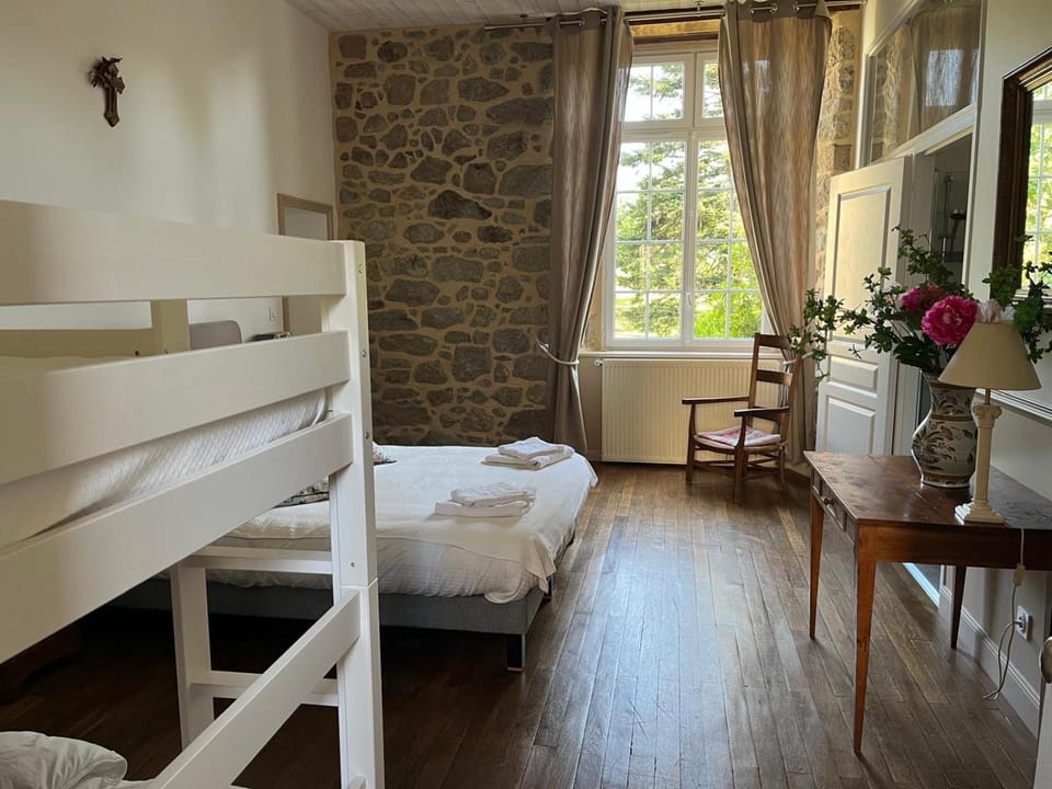 Photo of the whole room, bunk bed