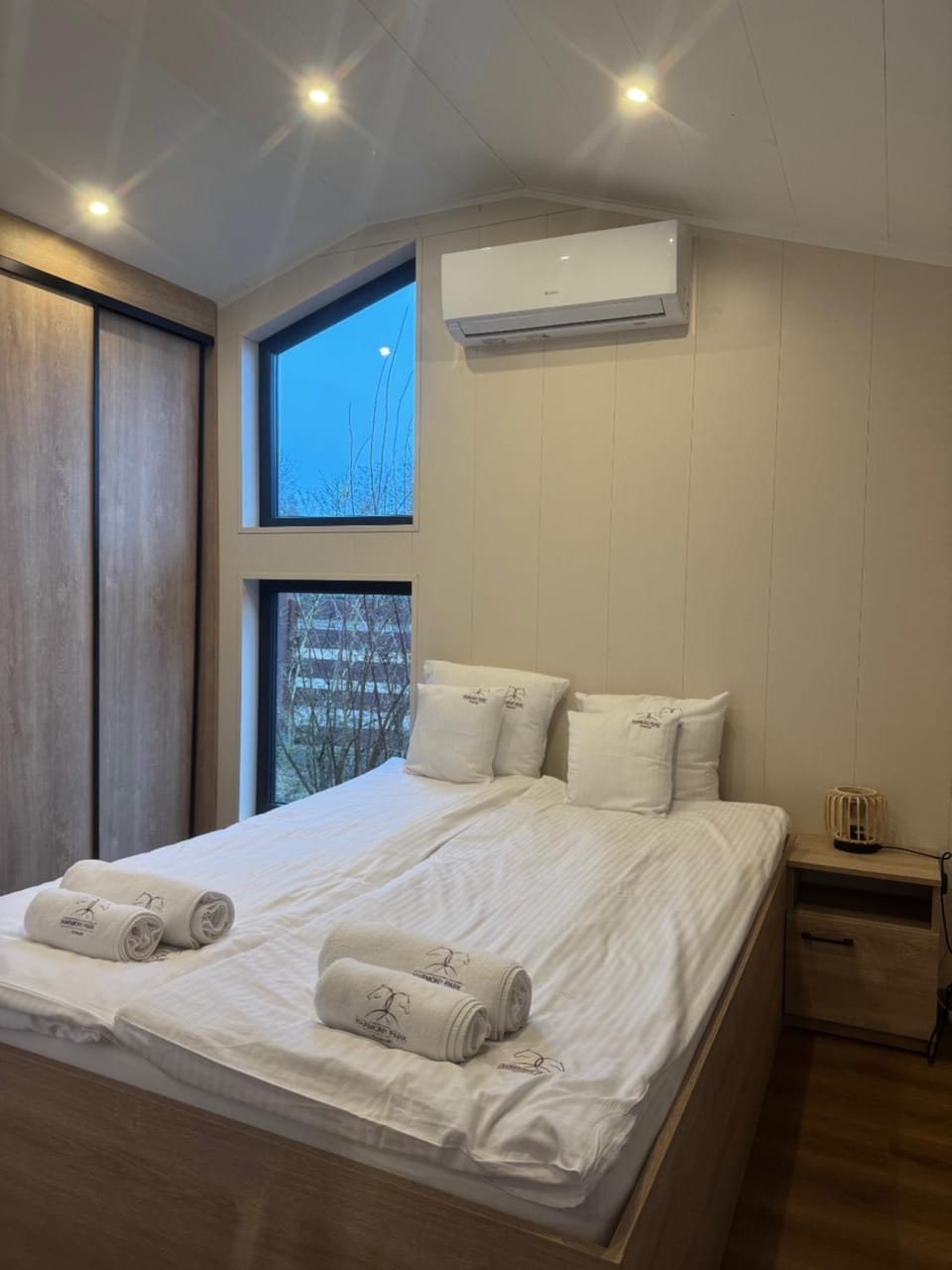 Bed, Photo of the whole room, Bedroom, towels, air conditioner