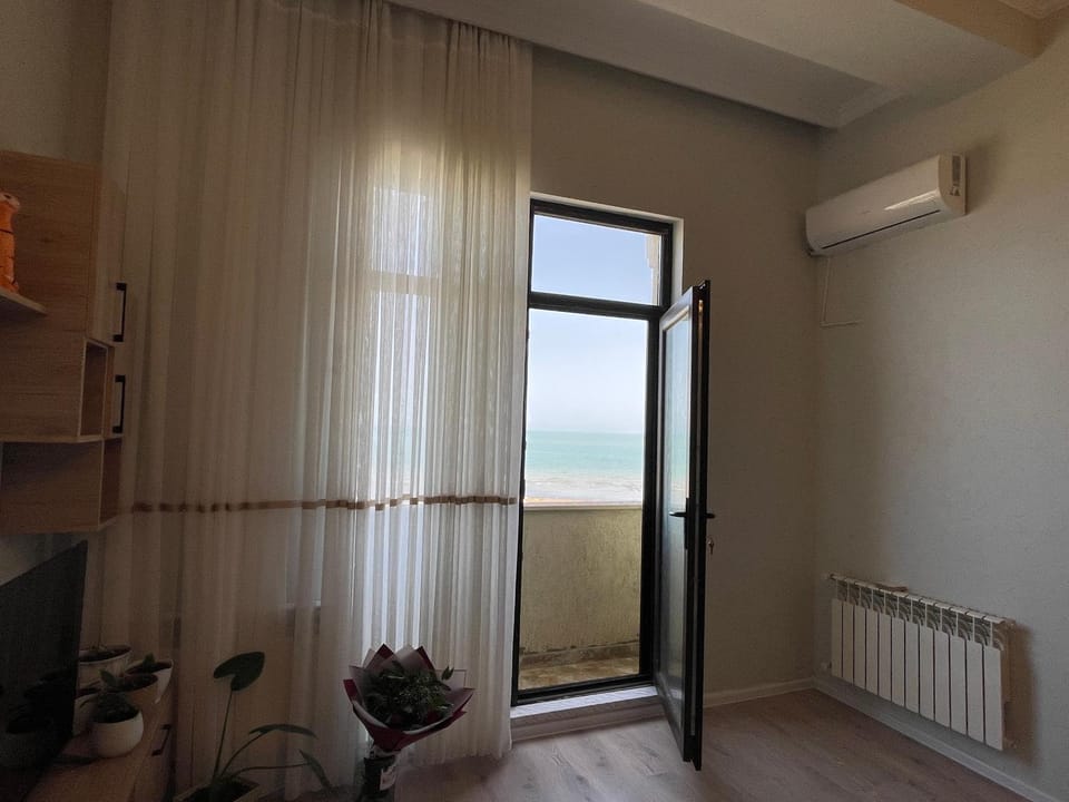 Living room, Sea view, internet, air conditioner