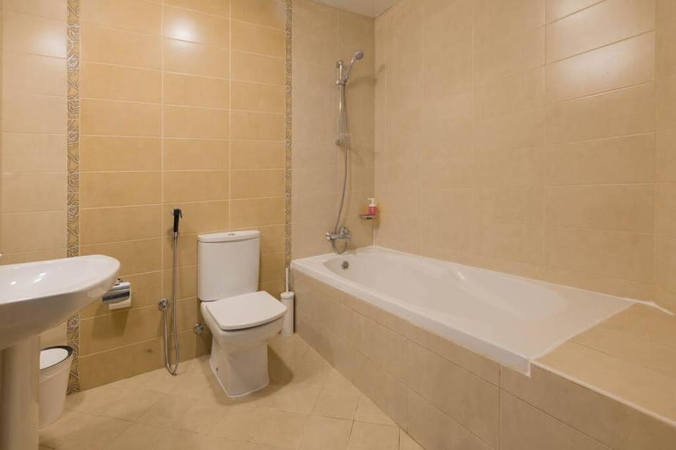 Shower, Toilet, Bathroom, Bath, towels