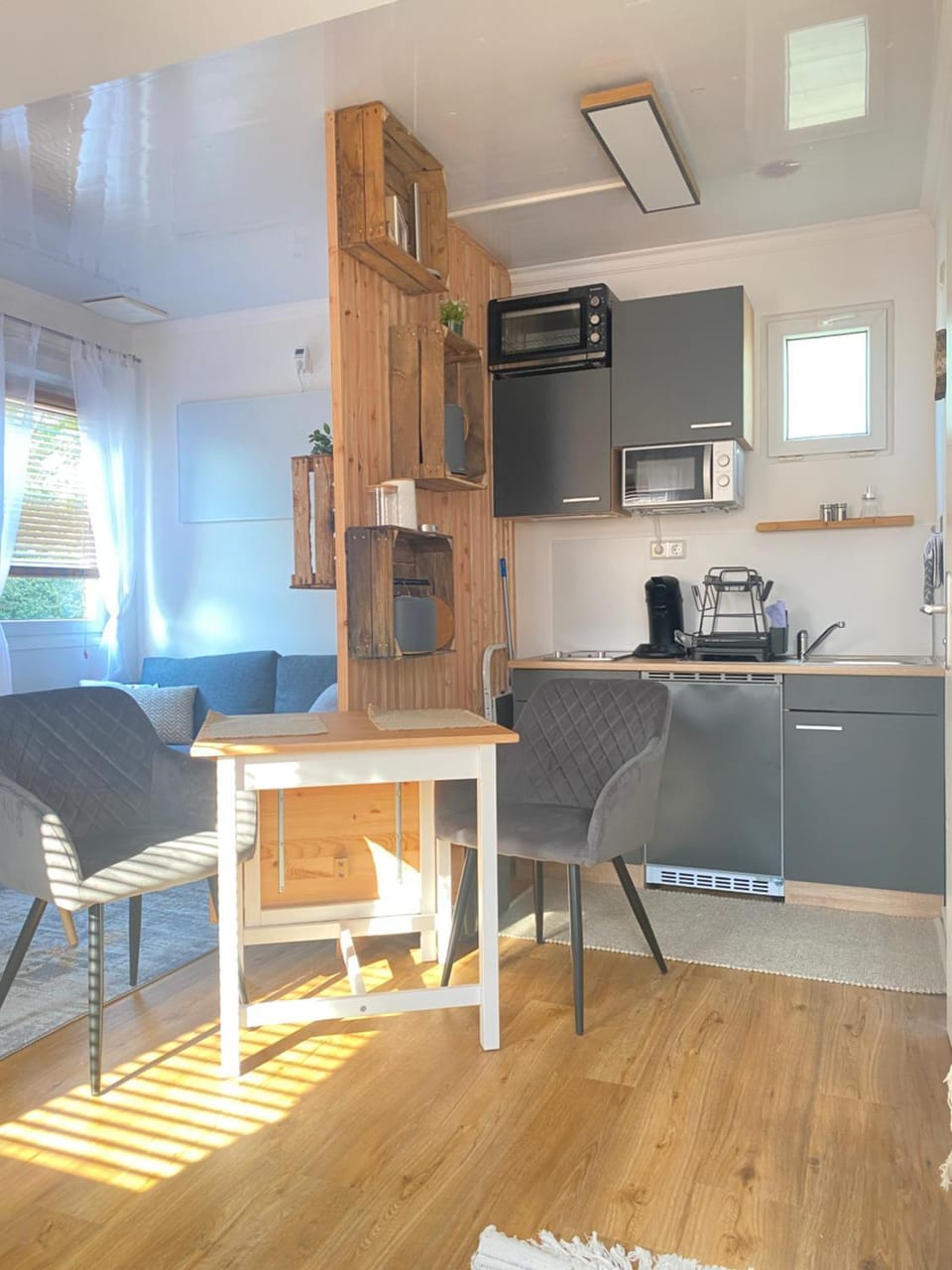 Coffee/tea facilities, Kitchen or kitchenette, Seating area, Dining area, minibar, pet friendly, stove, toaster