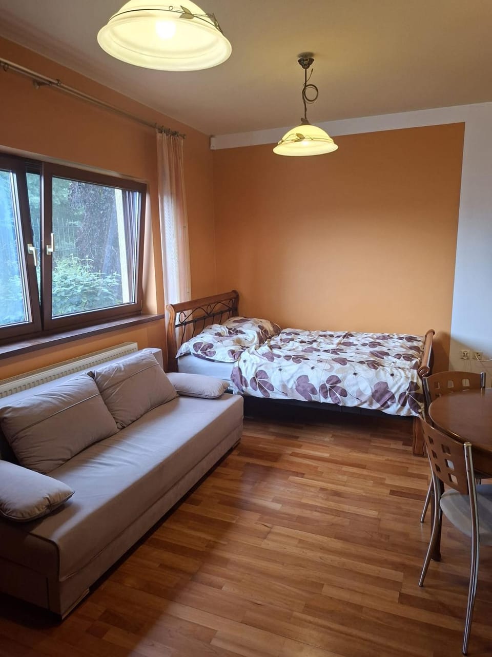 Bed, Living room, Photo of the whole room, Seating area, Bedroom
