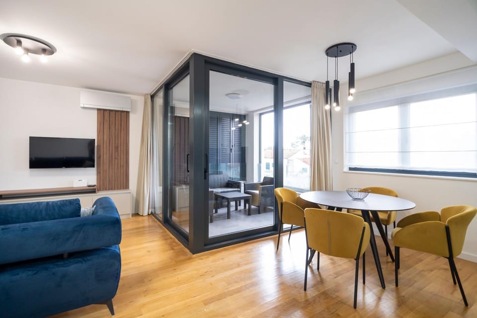 Communal lounge/ TV room, TV and multimedia, Living room, Seating area, Dining area, Evening entertainment