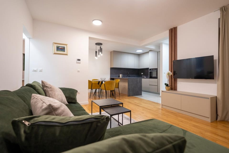 Kitchen or kitchenette, Living room, Seating area, Dining area