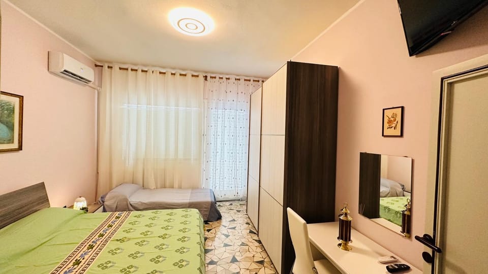 Bed, Photo of the whole room, Bedroom, hair dresser, air conditioner